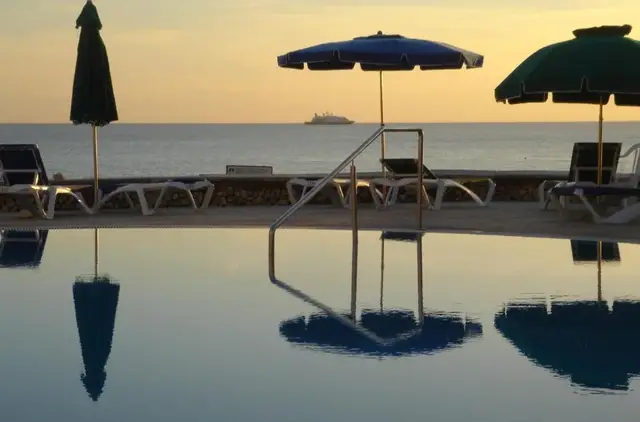 Aparthotel Vistamar zwembad 