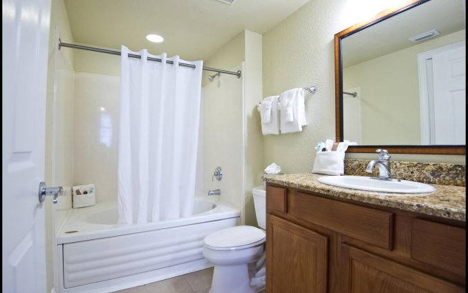 Badkamer van resort Calypso Cay Villas