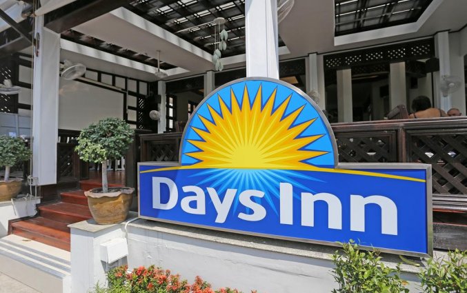 Ingang van DAYS INN PATONG BEACH op Phuket