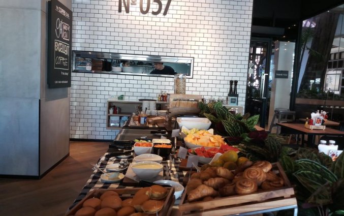 Ontbijtbuffet met broden van DAYS INN PATONG BEACH op Phuket