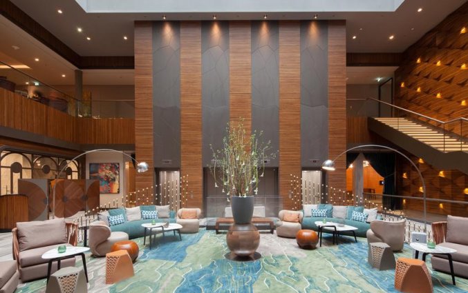 Lobby van Hotel Titanic Chausee in Berlijn