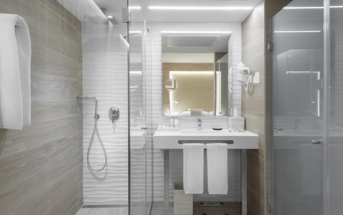 Badkamer van een tweepersoonskamer van Hotel Elba Sunset Thalasso Spa op Mallorca