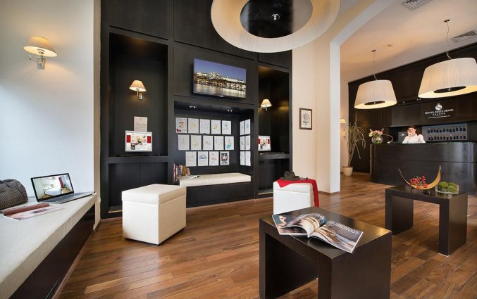Receptie van hotel Suite Home Prague