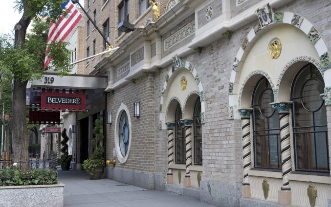 Voorkant van The Belvedere hotel New York