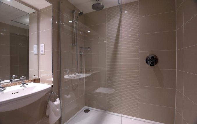 Badkamer van hotel Macdonald Holyrood in Edinburgh