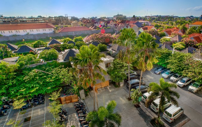 Parkeerplaats van hotel Vin Sky in Bali