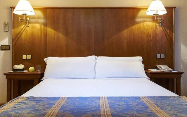 Slaapkamer van hotel Casón Del Tormes in Madrid