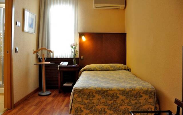 Slaapkamer van hotel Casón Del Tormes in Madrid