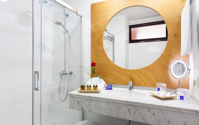 Badkamer van hotel MUR Neptuno in Gran Canaria