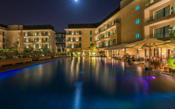 ZWembad van hotel Radisson Blu Carre Eden in Marrakech