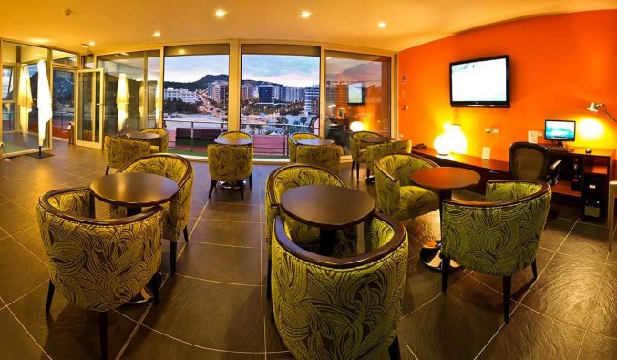 Restaurant van hotel La Cala in Alicante