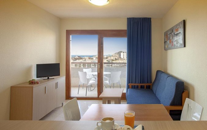 Woonkamer van hotel Primavera Park in Alicante