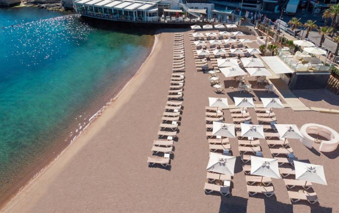 Strand van hotel Intercontinental Malta op Malta