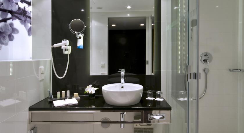 Badkamer van Hotel Radisson Blu Sobieski in Warschau