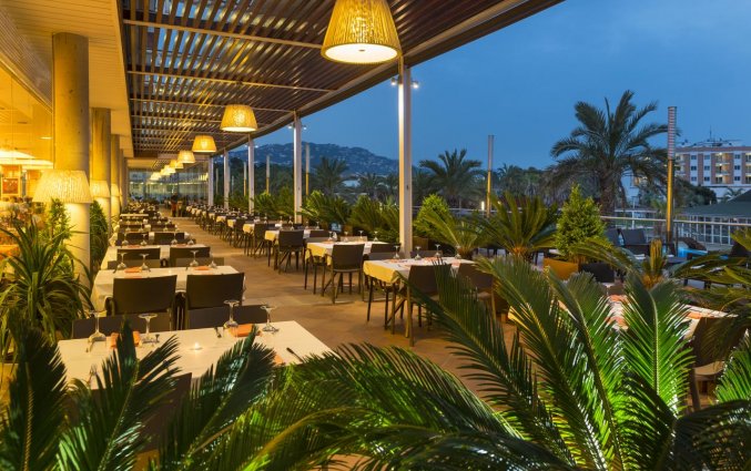 Terras van ApartHotel Costa Encantada in de Costa Brava