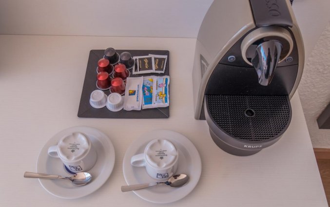 Koffie- en theezetfaciliteiten van Hotel Golden Mar Menuda aan de Costa Brava