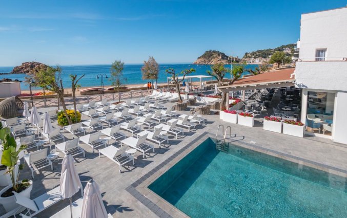 Zwembad van Hotel Golden Mar Menuda aan de Costa Brava