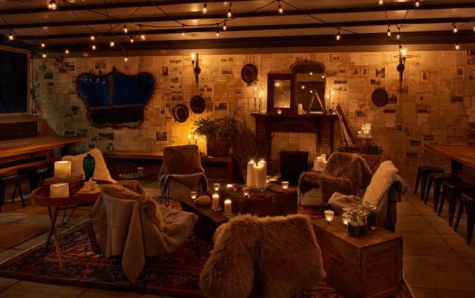 Bar met zitdeel van hotel Arlo Nomad New York