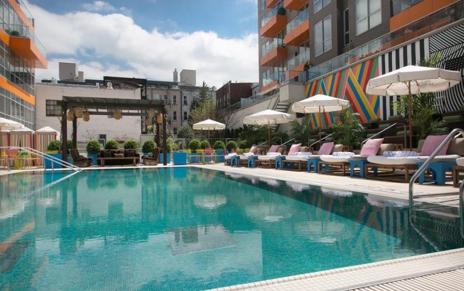 Zwembad van hotel & pool McCarren New York