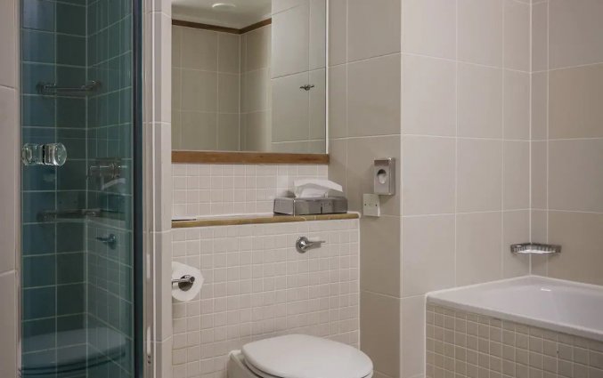 Badkamer van Hotel Mercure Brigstow in Brigstow