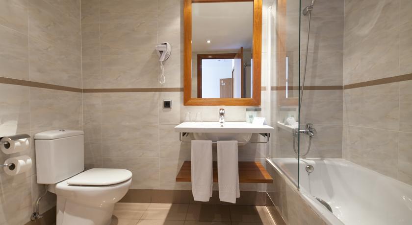 Badkamer van een tweepersoonskamer van Hotel Aranea in Barcelona