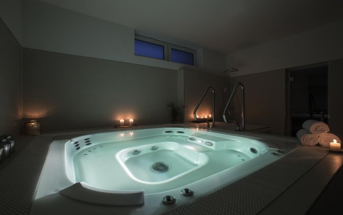 Jacuzzi van TWO hotel Berlin by Axel in Berlijn