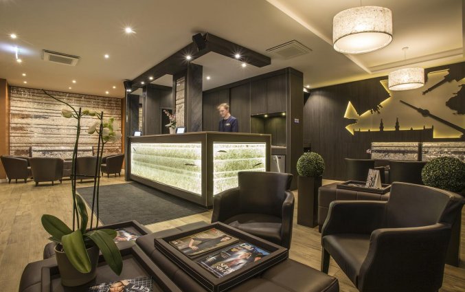 Zitgedeelte bij de receptie van TWO hotel Berlin by Axel in Berlijn