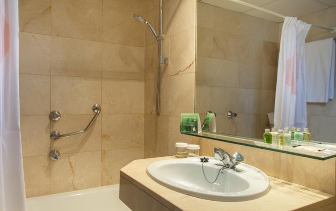 Badkamer van een tweepersoonskamer van Hotel Expo in Barcelona