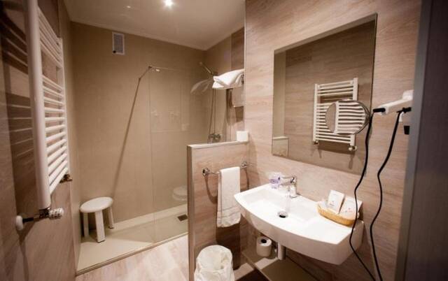 Badkamer van Hotel Sirimiri in Bilbao