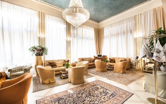 Lounge van hotel San Luca Vera