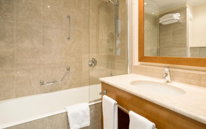 Badkamer in de kamers van Hotel Ilunion Aqua 3 in Valencia