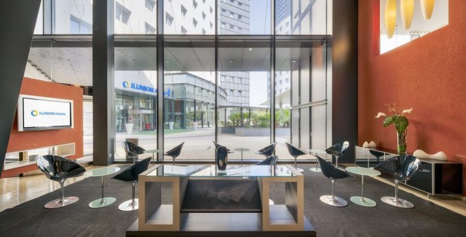 Zitgedeelte in de lobby van Hotel Ilunion Aqua 3 in Valencia