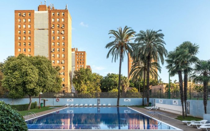 Buitenzwembad bij Hotel Medium Valencia