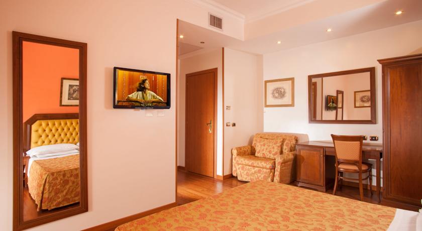 Slaapkamer van hotel Piemonte in Rome
