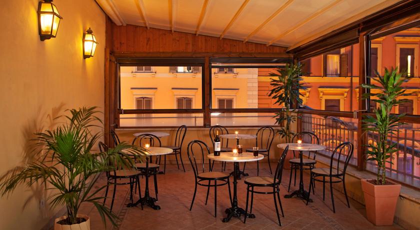 Terras van hotel Piemonte in Rome