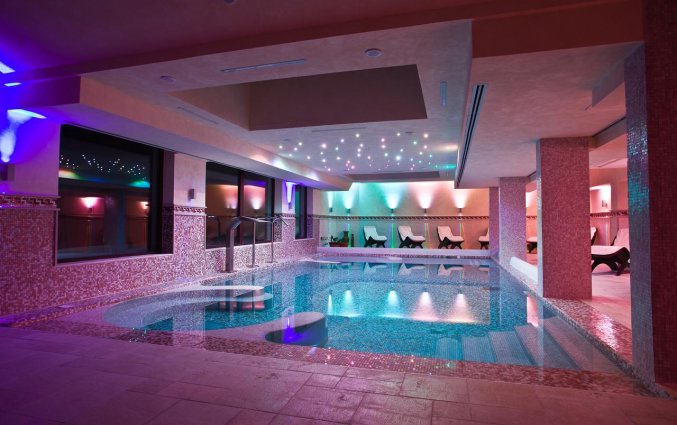 Binnenzwembad van Hotel Palace San Michele in Puglia