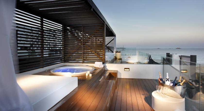 Jacuzzi van Hotel Hardrock op Ibiza