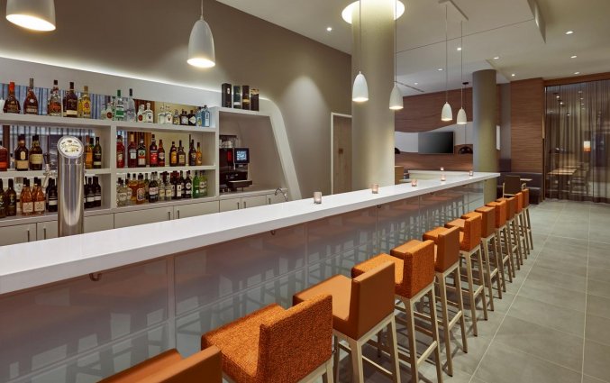 Bar van Hotel Hampton Inn Berlin City Centre Alexanderplatz in Berlijn