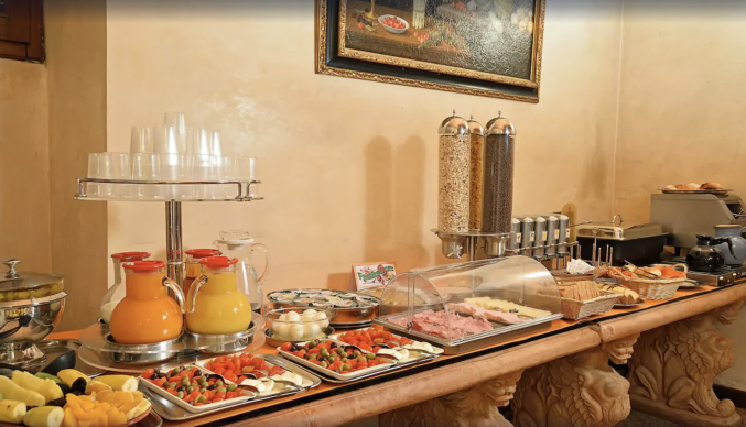 Eetkamer in hotel Porta Faenza