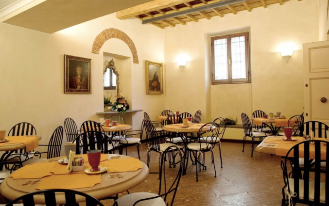 Eetkamer in hotel Porta Faenza