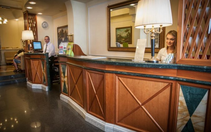 Receptie van Hotel Palladium Palace Rome