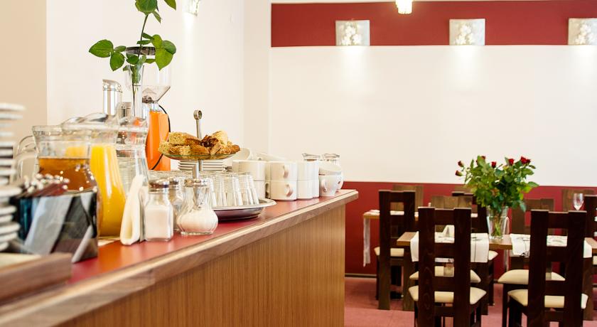 Ontbijtbuffet van aparthotel Yarden in Krakau