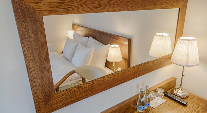 Tweepersoonskamer van aparthotel Yarden in Krakau