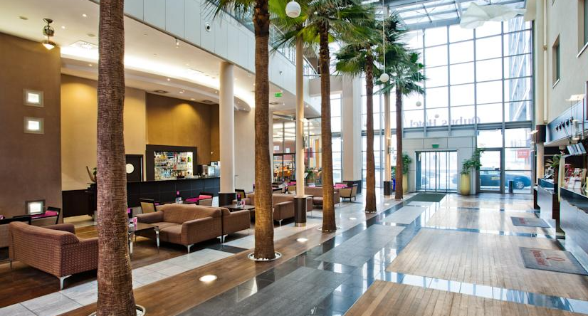 Entree van Hotel Qubus Krakow