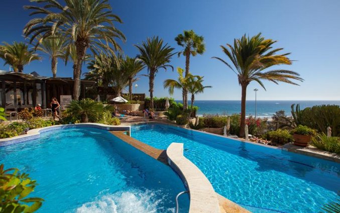 Buitenzwembad van Corallium Dunamar by Lopesan op Gran Canaria