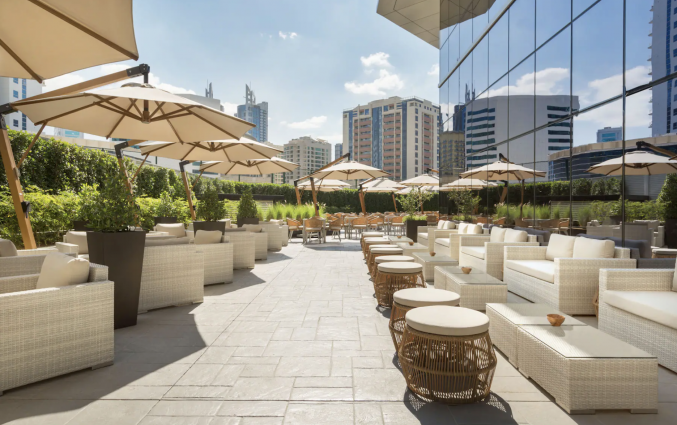 Terras van hotel TRYP by Wyndham Dubai