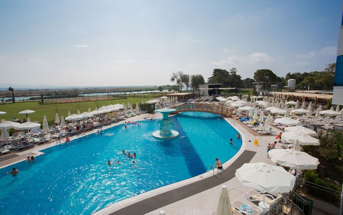 Buitenzwembad van Resort & Spa Water Side