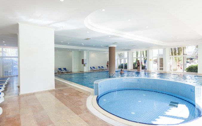 Binnenzwembad van Hotel Nova Park in Side