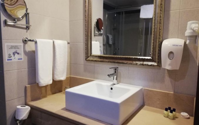 Badkamer van een tweepersoonskamer van Resort en Spa Seaden Sea World in Side