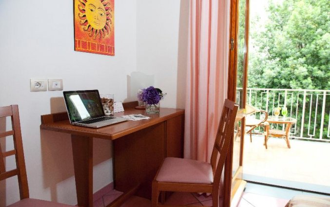bureau met balkon van hotel residance san pietro
